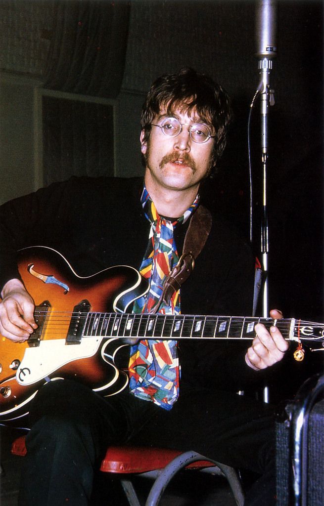 Lennon s guitars